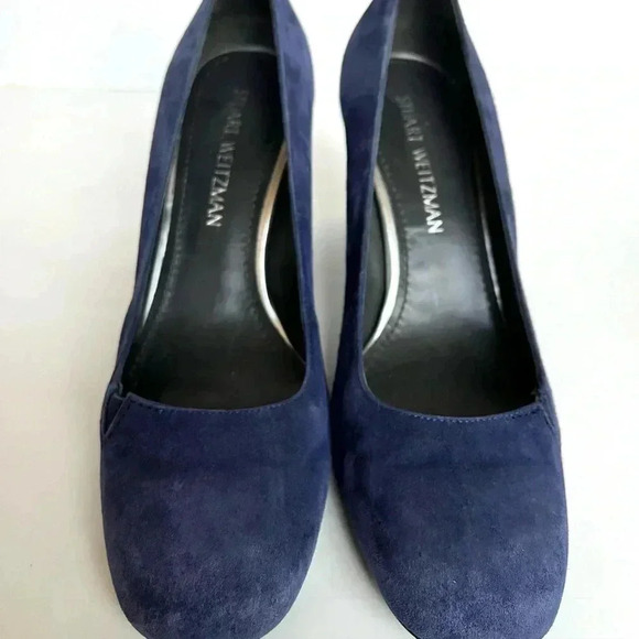 Stuart Weitzman Suede Round Toe with Pinkie Toe Extension - Picture 2 of 9